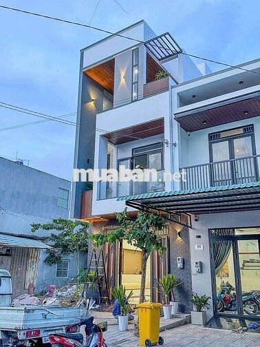 NHÀ 2 LẦU + FUL NỘI THẤT CAO CẤP - KDC HỒNG LOAN