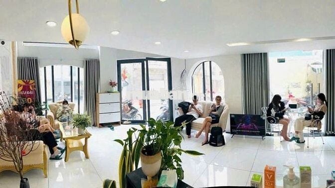 Cho Thuê Nhà Đẹp Rộng Thang Máy Đường Lê Văn Sỹ, Phú Nhuận (KD Tự Do)