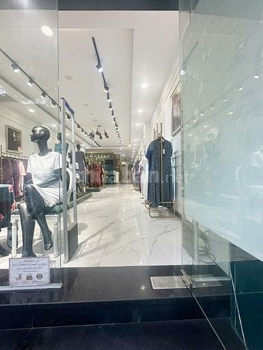 Cho thuê tầng 1 nhà mặt phố 256 Bà Triệu, 110 triệu, 162m2 view đẹp