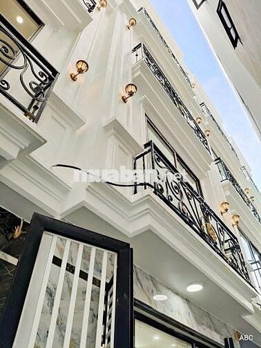 Bán căn hộ khu Việt Hưng - 30m2 -5 tầng- full nội thất cao cấp. 5 tỷ9