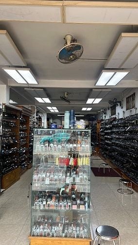 Tuyển nhân viên bán hàng tại shop giày da