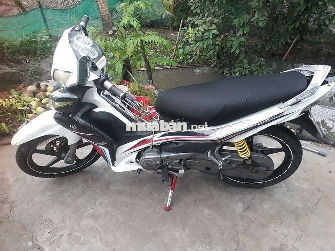 Xe số Yamaha trắng đen