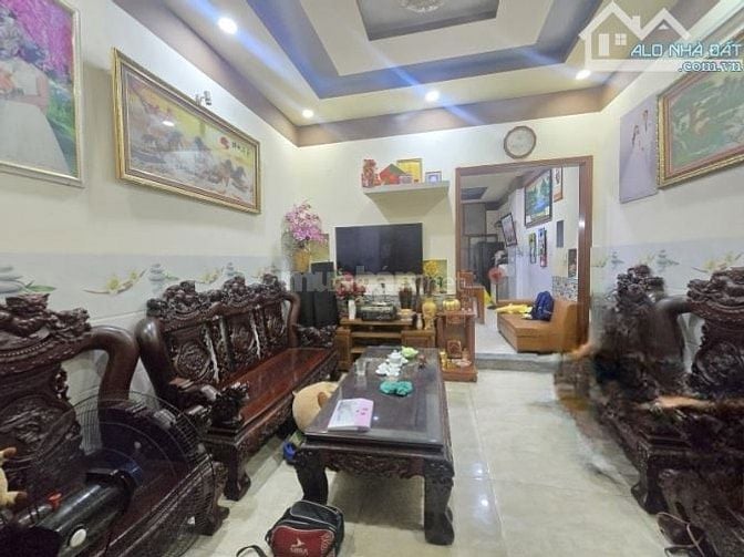 Bán nhà Linh Xuân, TPHCM, đường Số 8, 62m2, 3 tầng, 3PN. Sổ hồng riêng
