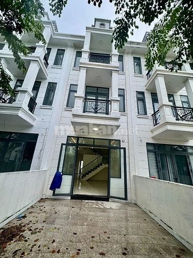 Nhà Tân Phước Khánh - Tân Uyên, mặt tiền kinh doanh TT 990tr ở liền