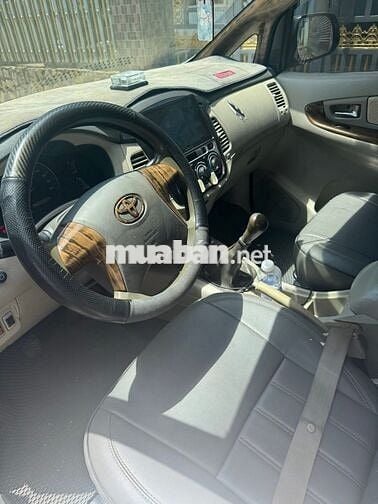 Toyota Innova 2015 E - 140000 km