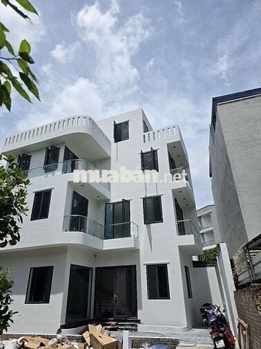 Nhà biệt thự sân vườn  90 m giá nhỉnh 9 tỷ tại Thượng Thanh