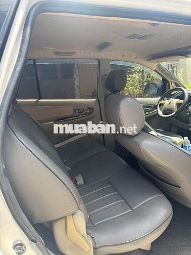 Toyota Innova 2015 E - 140000 km