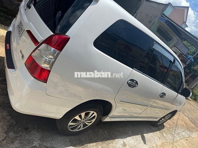 Toyota Innova 2015 E - 140000 km