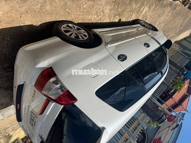 Toyota Innova 2015 E - 140000 km