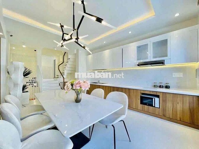 Cho thuê nhà nguyên căn mặt tiền Võ Văn Tần - Q3 diện tích 6x18m 45tr