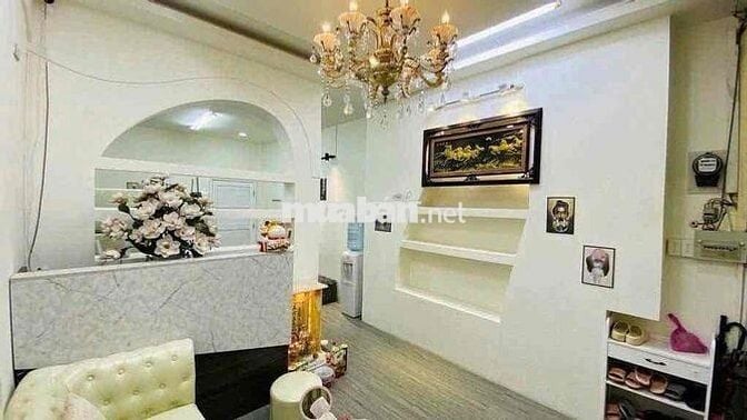 Cho thuê nhà nguyên căn mặt tiền Võ Văn Tần - Q3 diện tích 6x18m 45tr