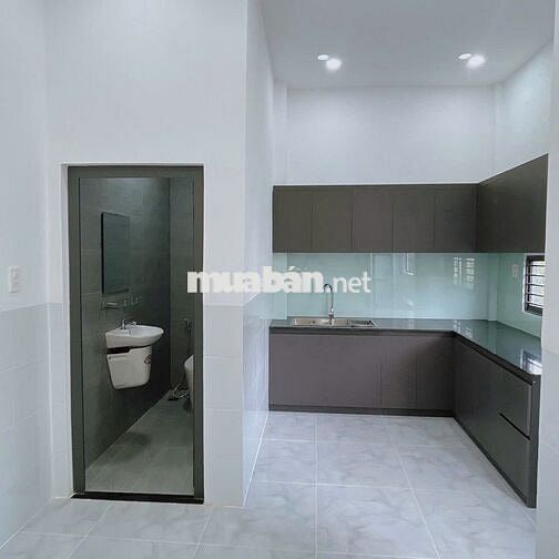 Nhà 5 triệu 2 phòng NVL được sử miếng đất trống cách nhà 2 căn