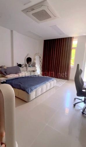 Bán nhà mặt tiền đường Phạm Huy Thông P6, quận gò vấp, giá 21 tỷ