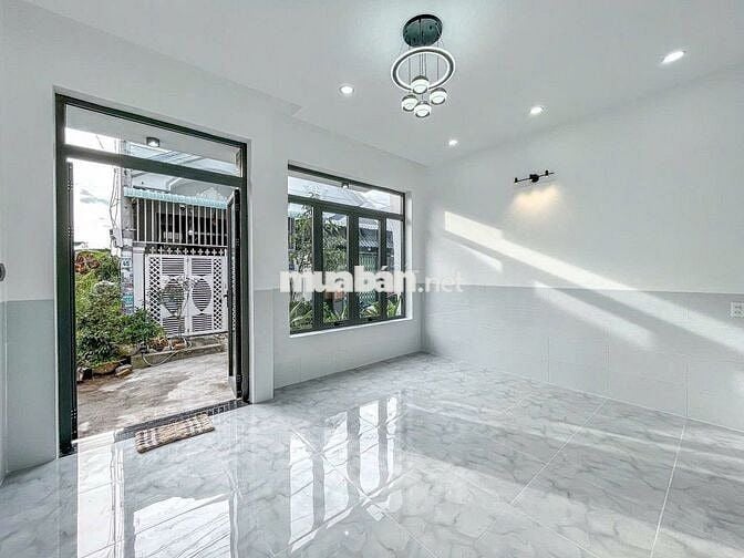 Nhà 5 triệu 2 phòng NVL được sử miếng đất trống cách nhà 2 căn