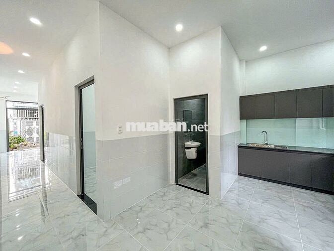 Nhà 5 triệu 2 phòng NVL được sử miếng đất trống cách nhà 2 căn