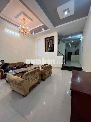 Cho Thuê Nhà Sạch Sẻ DT 250m2 1Trệt 2Lầu 4Pn 4Wc Sân Thượng Hẻm Xe Tải