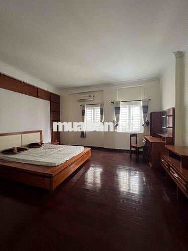 Cho Thuê Nhà Sạch Sẻ DT 250m2 1Trệt 2Lầu 4Pn 4Wc Sân Thượng Hẻm Xe Tải