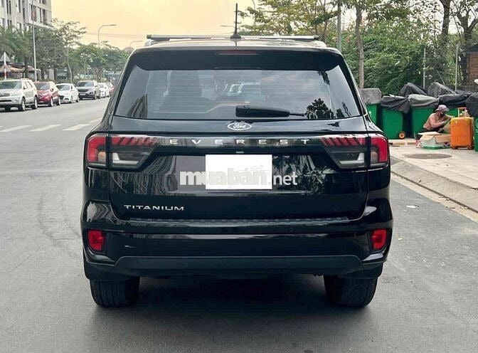 Everest 2023 Titanium 2.0L 4x2 AT - 40000km Giá TL