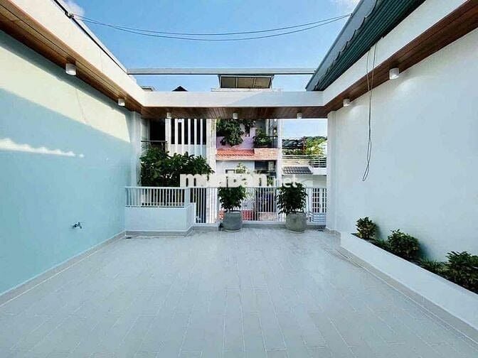 nhà đẹp hẻm xe hơi sổ đẹp ngang lớn gần mặt tiền đầy đủ nội thất