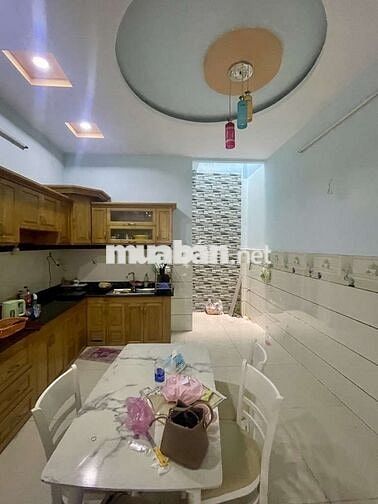 Bán nhà giáp ngã tư bốn xã, 56m2, nhỉnh 5 tỷ