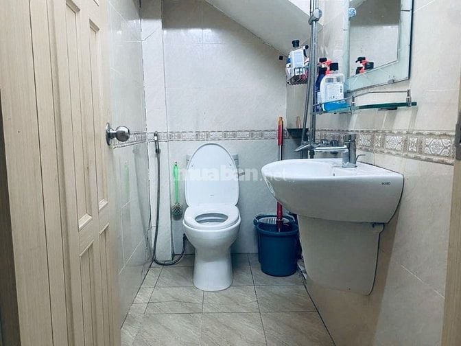 BÁN NHÀ TÔN THẤT THUYẾT VÀI BƯỚC CHÂN RA MẶT TIỀN 