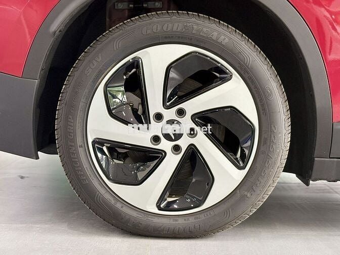 VinFast VF8 2024 S - 25 km