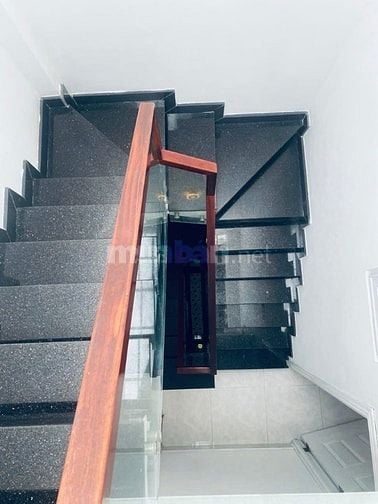 BÁN NHÀ TÔN THẤT THUYẾT VÀI BƯỚC CHÂN RA MẶT TIỀN 
