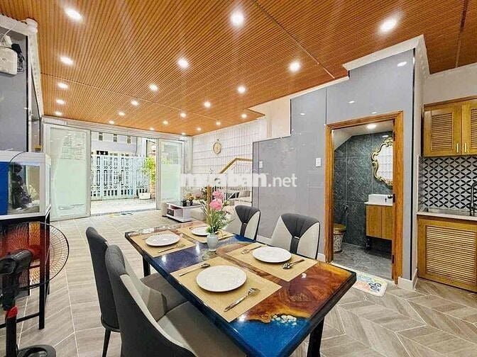 nhà đẹp hẻm xe hơi sổ đẹp ngang lớn gần mặt tiền đầy đủ nội thất