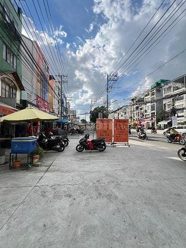 Bán nhà 2 MT đường CMT8, phường 7, quân Tân Bình.