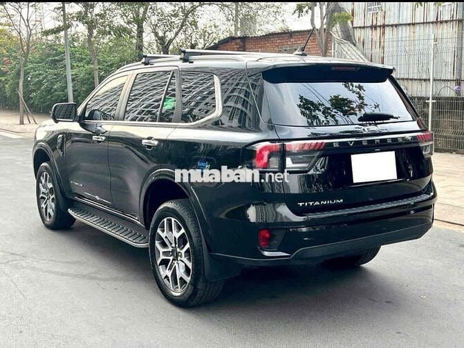 Everest 2023 Titanium 2.0L 4x2 AT - 40000km Giá TL