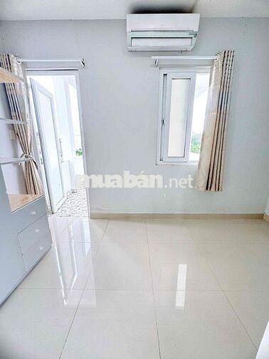 Penthouse tách bếp có ban công siêu rộng, thoáng mát