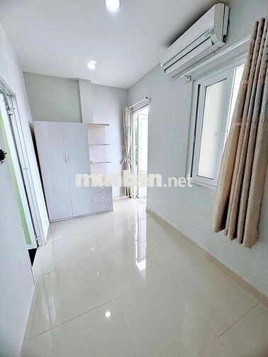 Penthouse tách bếp có ban công siêu rộng, thoáng mát