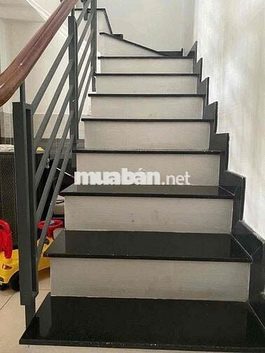 NHÀ 3 TẦNG TÔ KÝ- HÓC MÔN HẺM XE TẢI 7M DT 100M2- TẶNG FUll NỘI THẤT