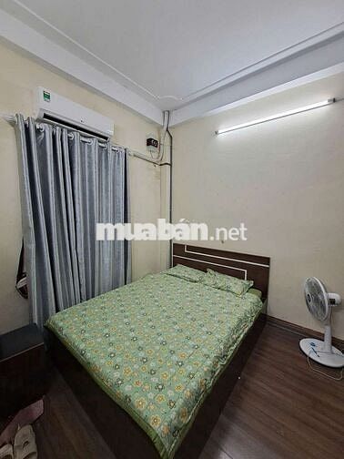 Nhà Ngọc Thụy 4 ngủ dân xây sát ô tô tránh
