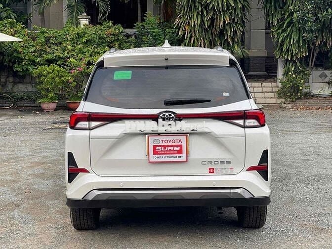 Toyota Veloz Cross Top xe hãng bán có thương lượng
