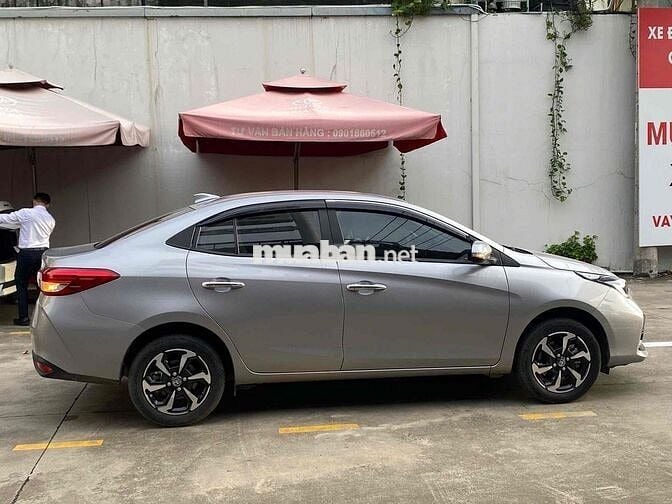 Toyota Vios số tự động G 2024 màu bạc xe zin