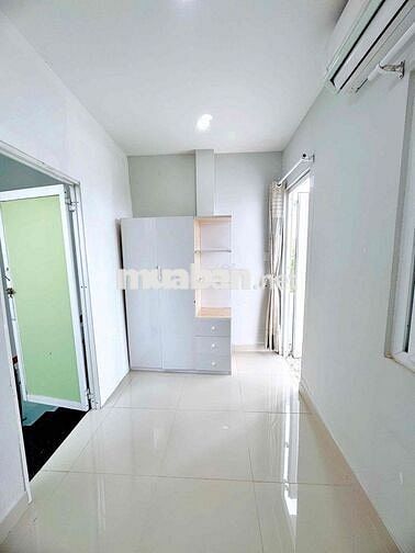 Penthouse tách bếp có ban công siêu rộng, thoáng mát