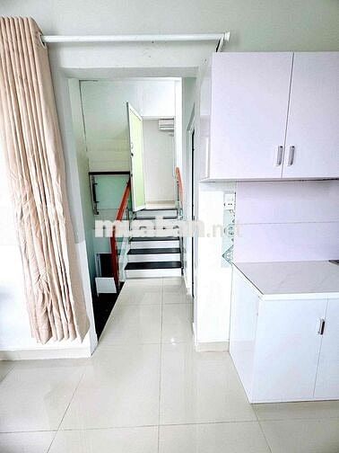 Penthouse tách bếp có ban công siêu rộng, thoáng mát