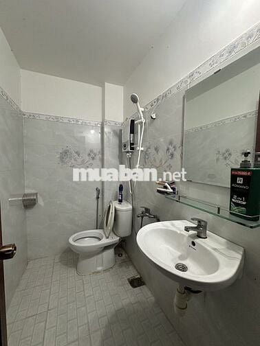 Nhà Q8 gần Võ Văn Kiệt, 120m2 DTSD, đường lớn vào 3 căn tới nhà