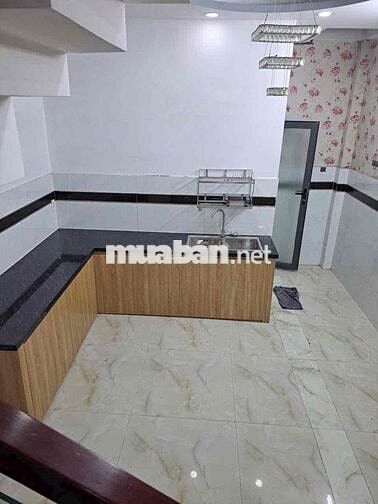cho thuê nhà 1/ đs 4 p16(4m x 13m ) trệt , 2 lầu , 3pn , 3wc 1p thờ