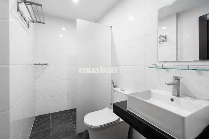 STUDIO VIEW TẦNG CAO CỬA KÍNH LỚN GẦN CẦU SÔNG HÀN