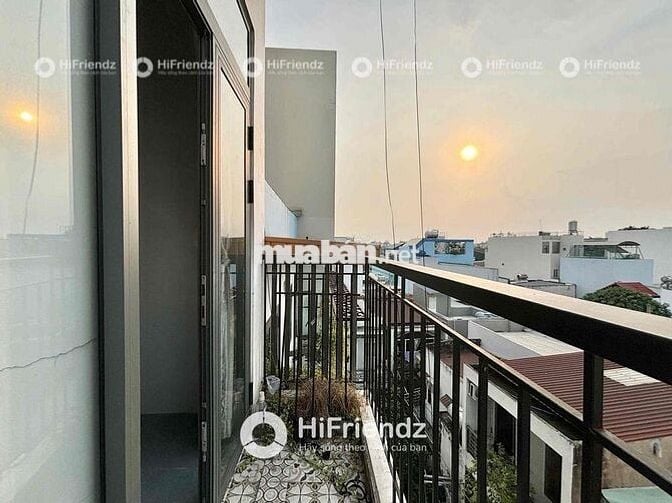 GẤP CẦN NHƯỢNG MỘT CHDV VIEW BAN CÔNG FULL NỘI THẤT CẠNH ĐH CÔNG THU