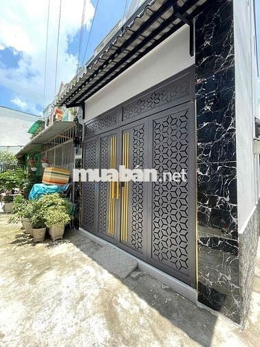 Nhà shc sau lưng Chợ Hóc Môn 4x11m 1 trệt 1 lầu  2pn 2wc sân thựợng