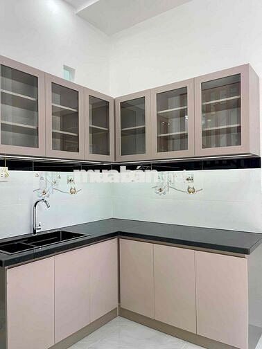 Nhà shc sau lưng Chợ Hóc Môn 4x11m 1 trệt 1 lầu  2pn 2wc sân thựợng