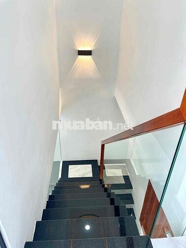 Nhà shc sau lưng Chợ Hóc Môn 4x11m 1 trệt 1 lầu  2pn 2wc sân thựợng