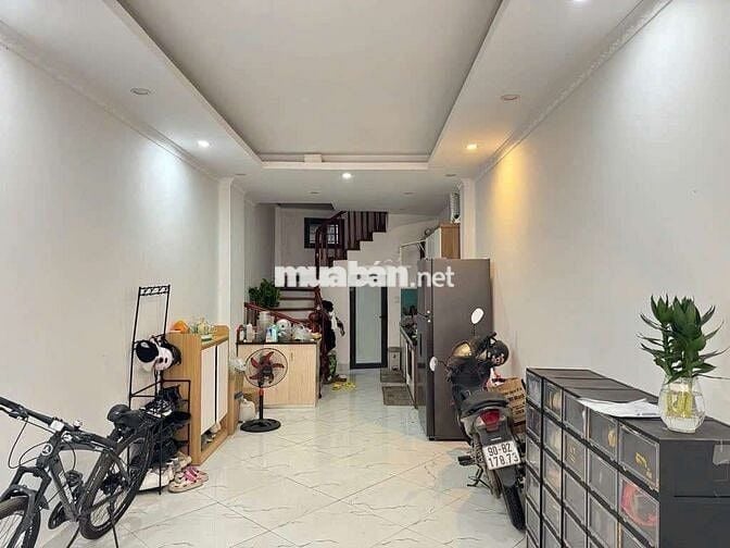 Bán nhà mới đẹp - 10m ra bãi xe - 30m ra ĐSQ Hàn Quốc - 38m chỉ 8,4 tỷ