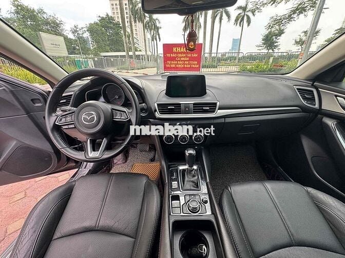Mazda 3 2018 1.5 AT Sedan - 75000 km