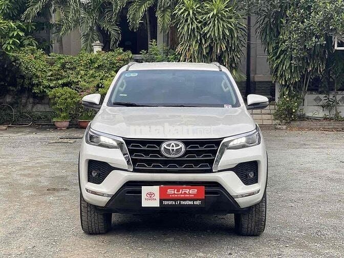 Toyota Fortuner 2022 2.4 4x2 AT - 44537 km