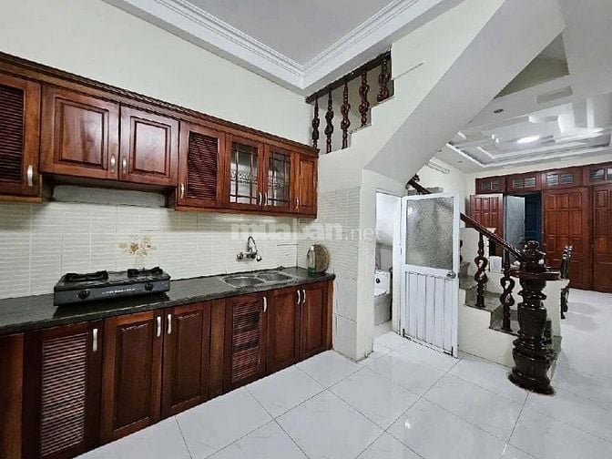 Bán nhà phố Nhật Chiêu, Tây Hồ, D/T: 50m2, K/D sầm uất, thuê ở