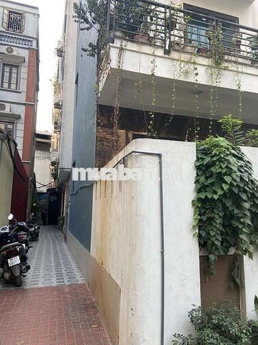 Bán nhà mới đẹp - 10m ra bãi xe - 30m ra ĐSQ Hàn Quốc - 38m chỉ 8,4 tỷ